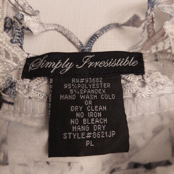 Simply Irresistible Black White Butterfly Pattern Top Flowy Lace Back Size PL - Picture 6 of 13